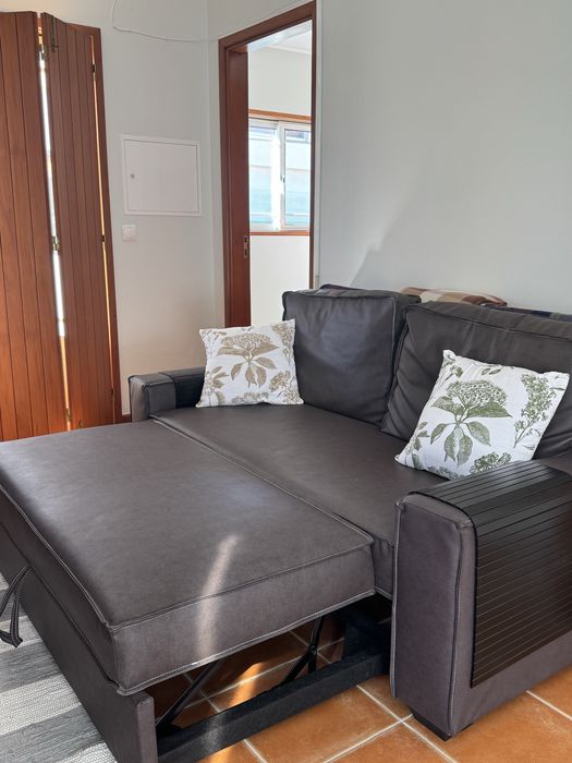 Sofá-cama 3 lugares MIRO castanho escuro + 2 tabuleiros para braço de sofá IKEA