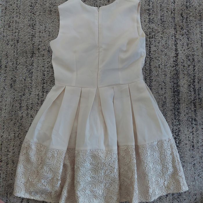 Sprzedam koronkową sukienkę