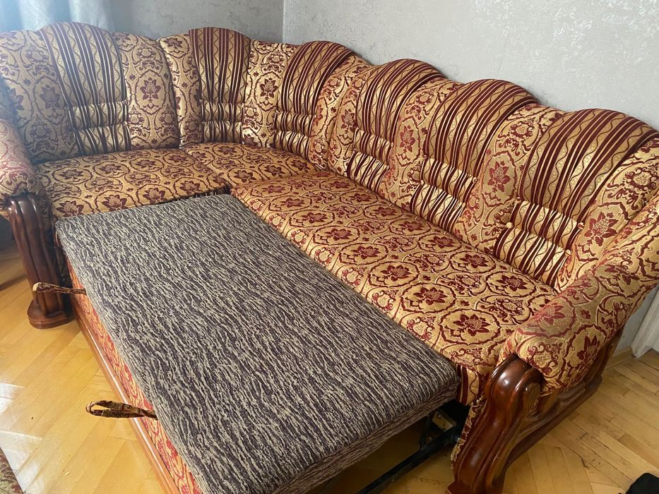 Диван у вітальню