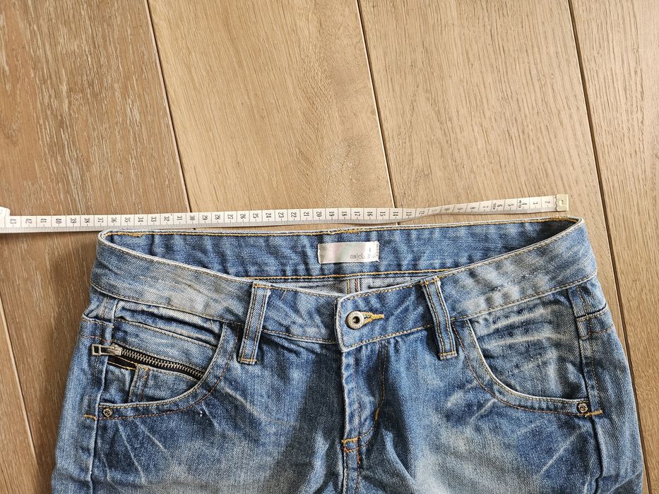 Szorty jeansowe niskie biodrówki cropp postrzępione nogawki
poszarpane