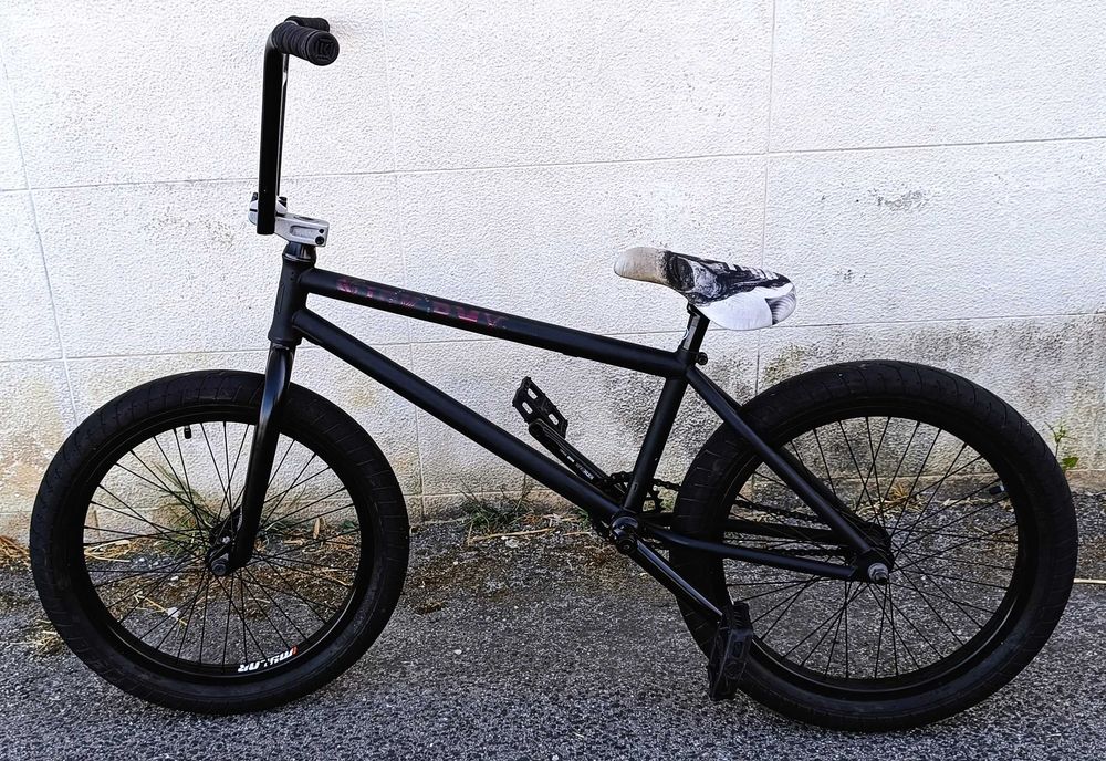 Bicicleta BMX Profissional Kink Switch 2022 Original – Como nova!