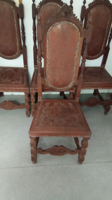 Vendo cadeira muito antigas