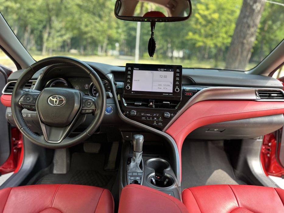 Оренда/Аренда Toyota Camry Hybrid XSE 2021