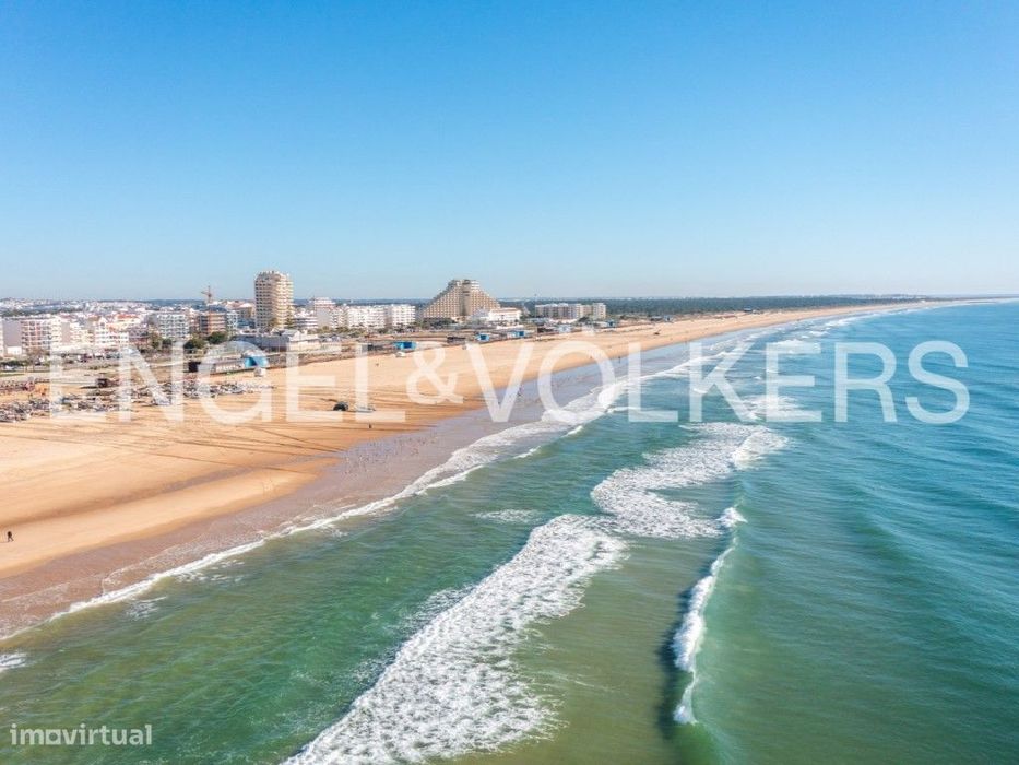 Novo Empreendimento com Piscina em Monte Gordo