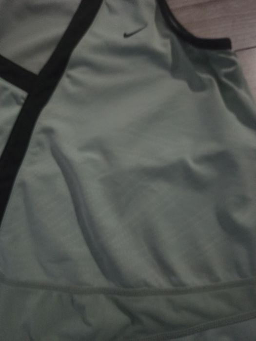 Koszulka sportowa rozm. 38/40 Nike.