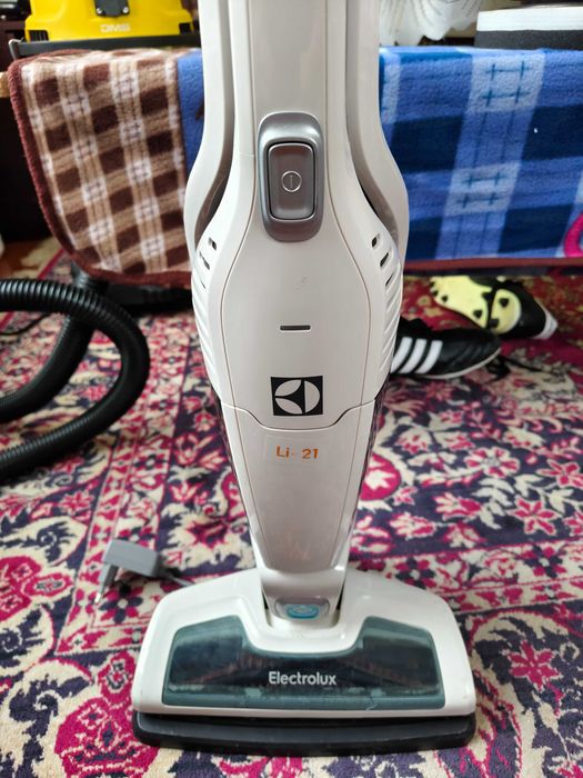 Акумуляторний пилосос 2-в-1 Electrolux Ergorapido Lithium (ZB3102)