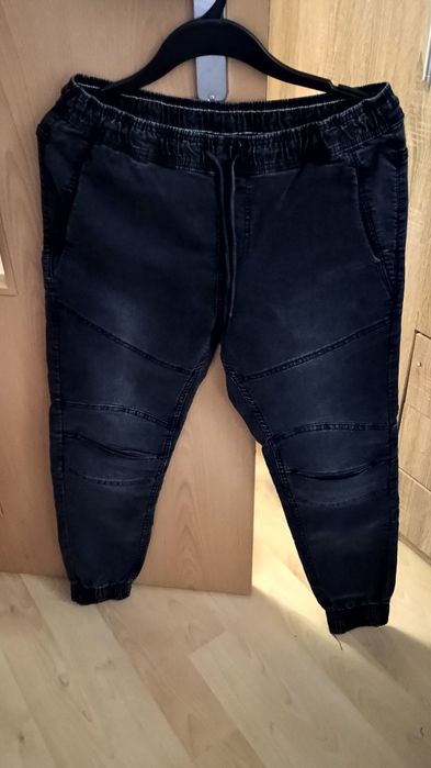 Dżinsy Joggery w rozmiarze 30/32 Cropp