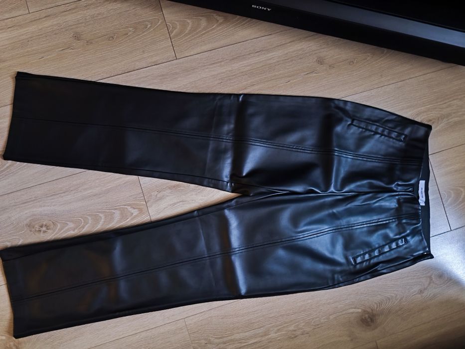 Spodnie Reserved z eko skóry r. S