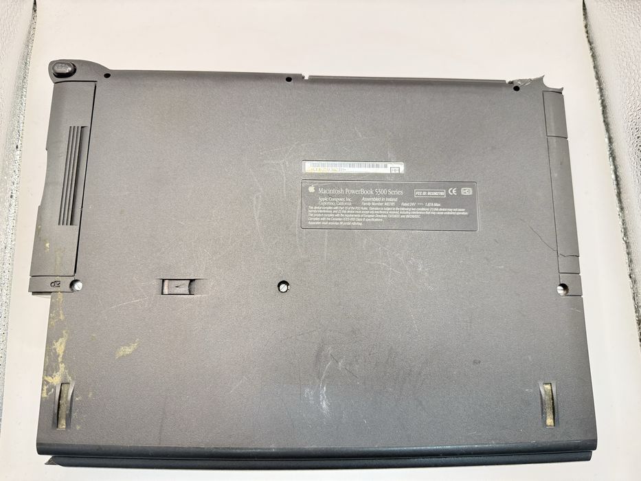 Apple Macintosh PowerBook 5300 retro laptop