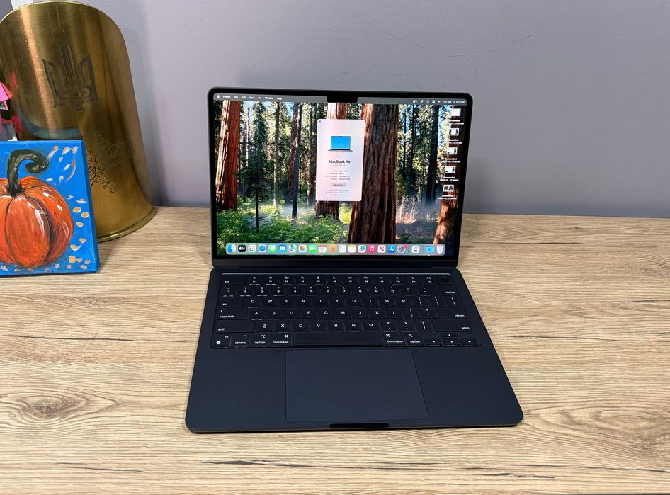 MacBook AIR 13 M3/8 CPU/ 8 GPU/16 Ram/ 256 Midnight MC8K3