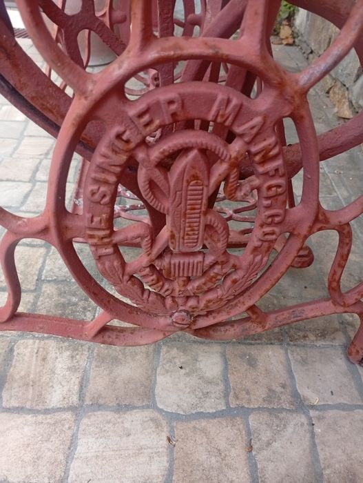 Pé de mesa em ferro SINGER