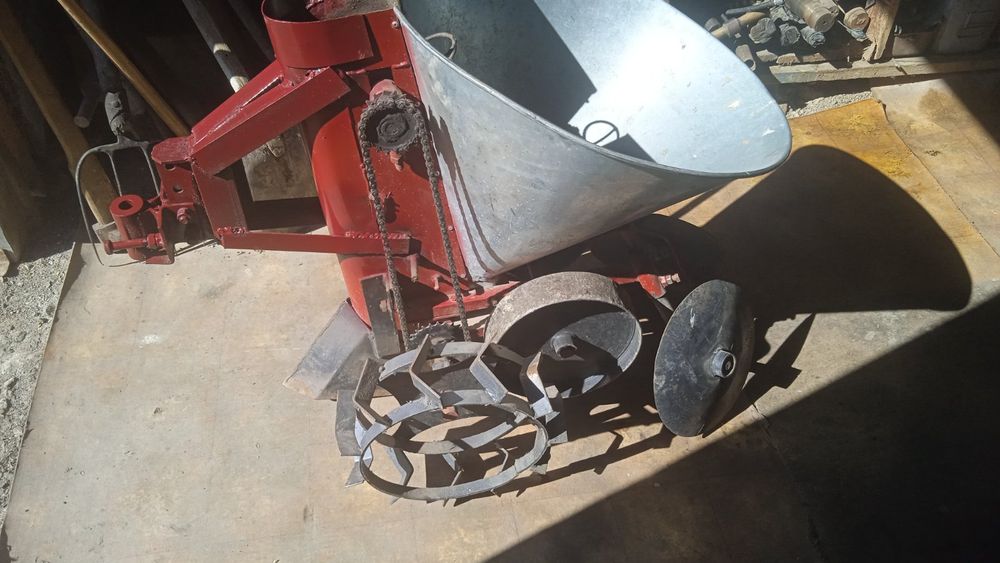 Саджалка до мотоблока