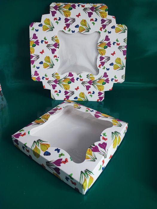 Zestaw 9 szt. Kolorowe kartonowe opakowanie na desery 20*20*3 cm