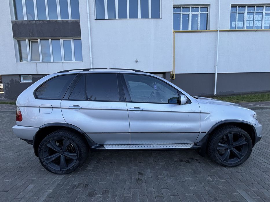 Автомобіль BMW X5