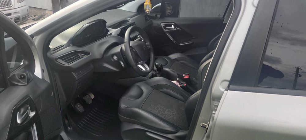 Peugeot 208 1.4hdi 2013