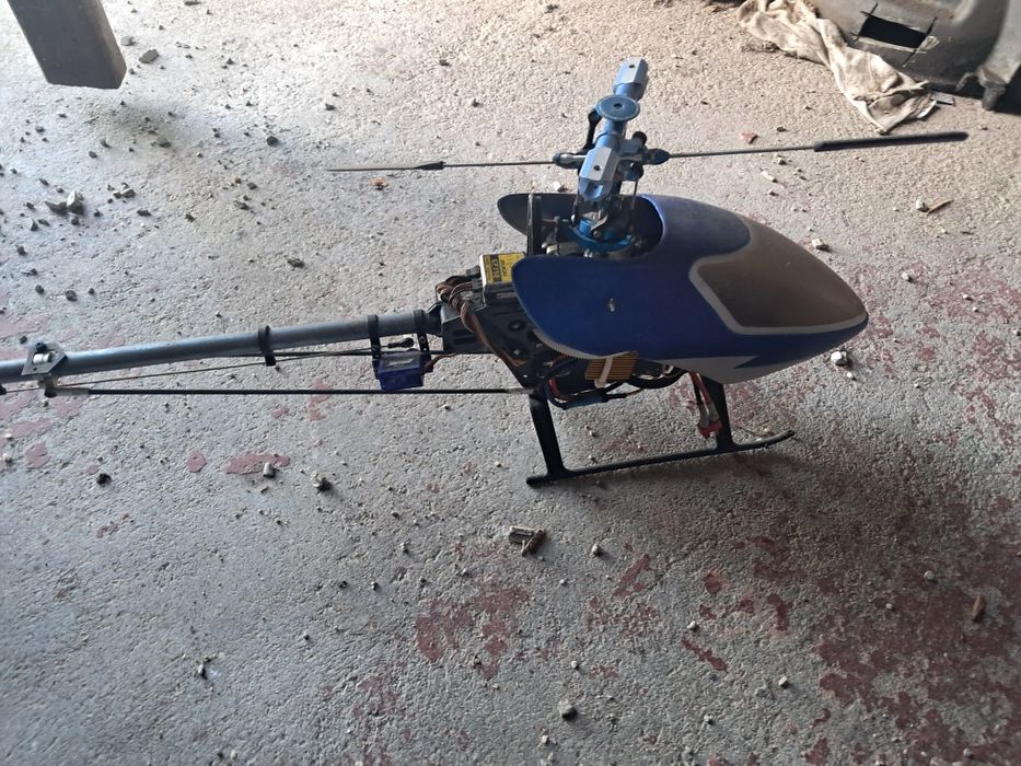 Drone helicóptero e avião telecomandado