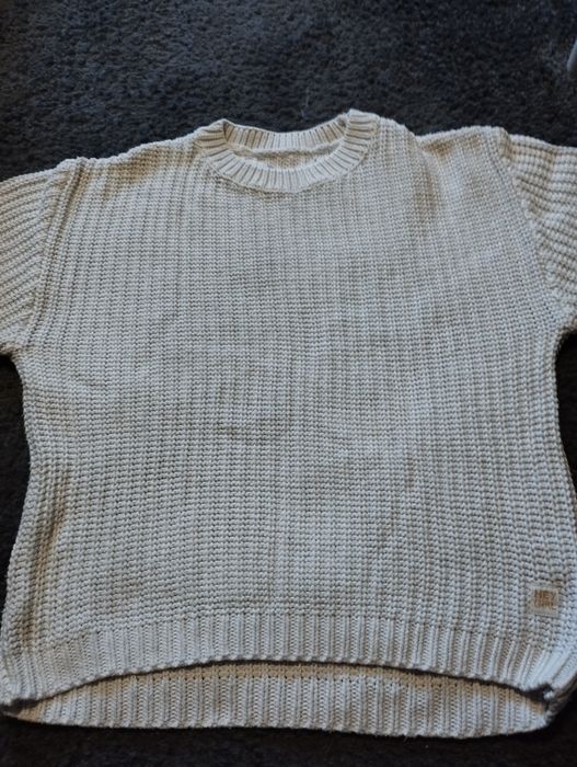 Sprzedam biały sweterek