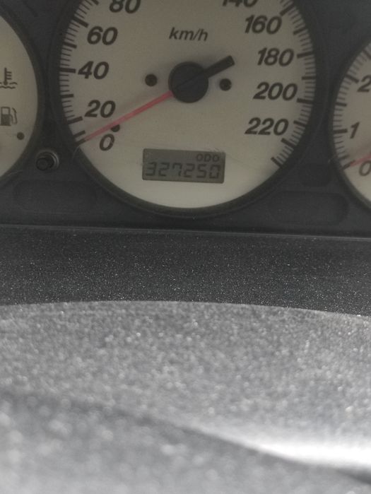Продам мазду 323 ф