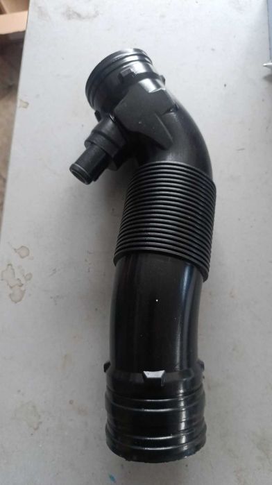 Патрубок повітряного фільтра VOLKSWAGEN GOLF 4 97-03 1J0129684G
