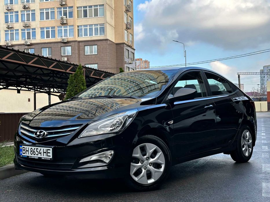 НОВА МАШИНА! НОВА МАШИНА! 
У продажу таких Hyundai Accent більше не має! 
Купувалась в Одесі в 2017 році у офіційного дилера, рік випуску за тех. паспортом 2016 р. 
Один господар з салону. Одна реєтрація в тех. паспорті. 
Оригінальний пробіг 10т. км! В салоні запах нового автомобіля. 
МАШИНУ ПОТРІБНО ПОБАЧИТИ І ПЕРЕКОНАТИСЯ У СТАНІ. 
Кузов весь в рідній фарбі 1000%! Жоден болт не крутився. 
Вся оптика, все скло оригінальне, включаючи лобове. 
На рідній гуммі 2016 року. Резина як нова. 
Готовий до перевірки на будь-якому СТО. 
Торг реальному покупцю.