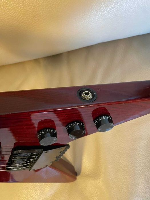 80s Cort Space Arrow (Flying V) Корея+ремень Ernie Ball. Состояние хорошее, есть ВИДЕООБЗОР
