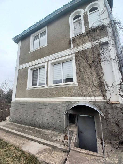 Продається 2-поверховий будинок у смт. Великодолинське (СК "Схід").