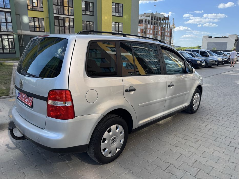 Volkswagen touran