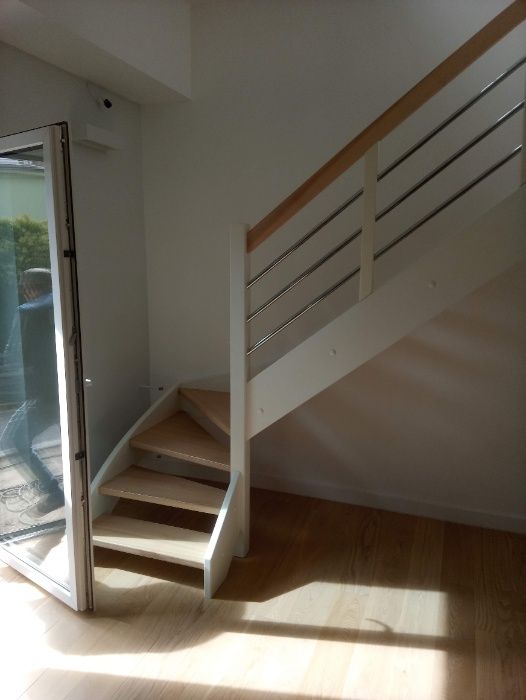 SCHODY JESIONOWE samonośne drewniane producent montaż jesion buk