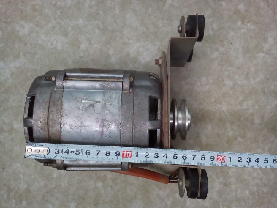 Електро двигун 220в .