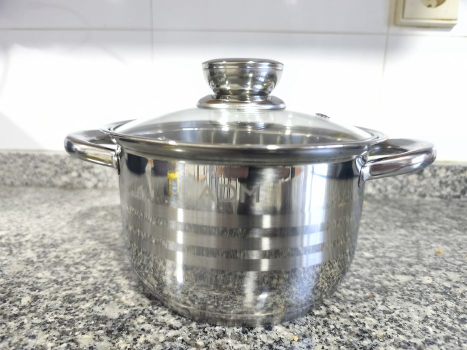 Trem de 6 panelas de cozinha em inox