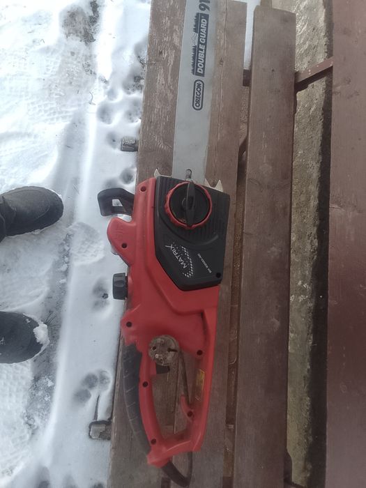 Електропила робоча