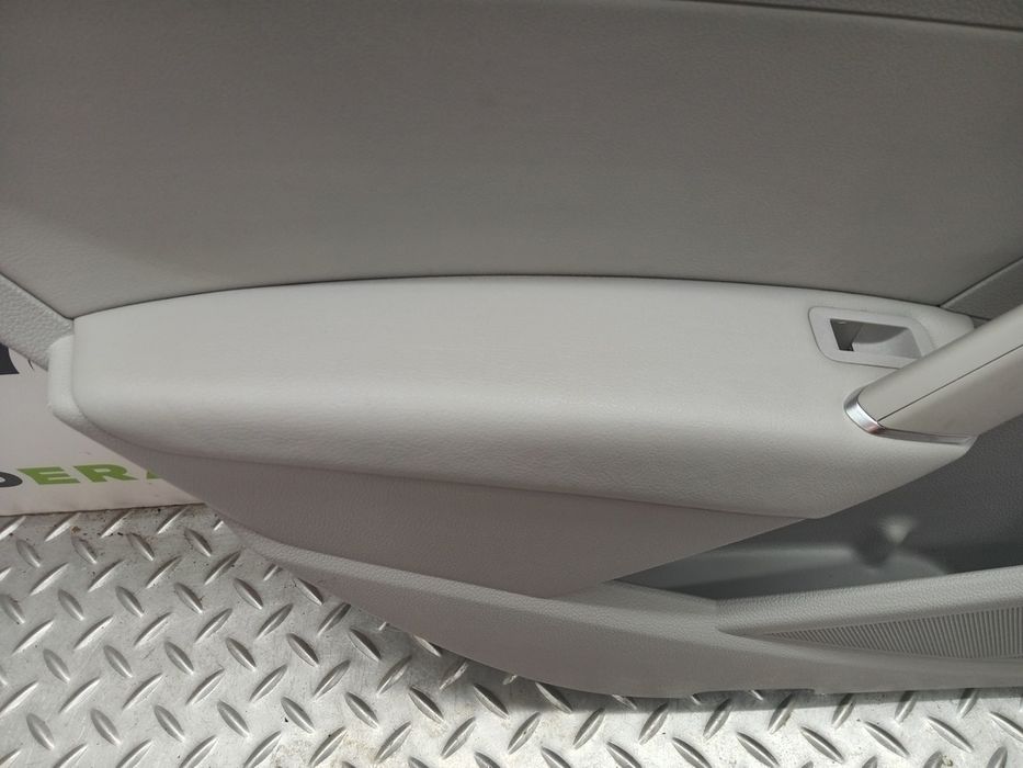 Обшивка двери карта дверная задняя левая VOLKSWAGEN