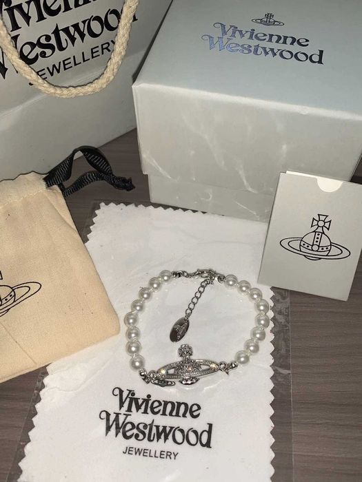 Bransoletka Vivienne Westwood w kolorze perłowo-srebrnym