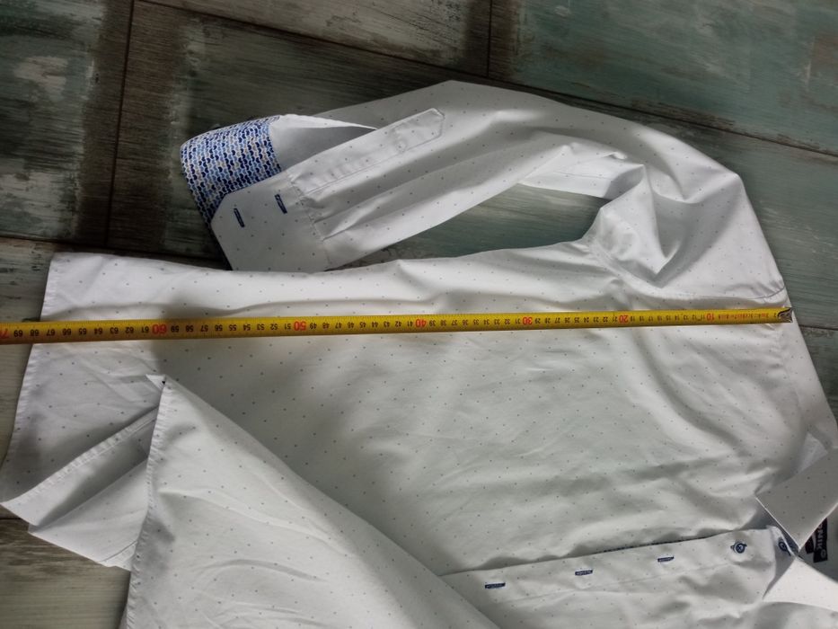 Biała koszula z delikatnym wzorem rozmiar XL