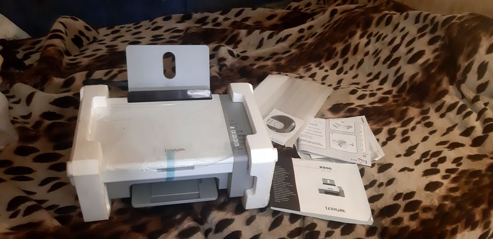 Продам принтер Lexmark x2500(цветной),абсолютно новый,без катриджа