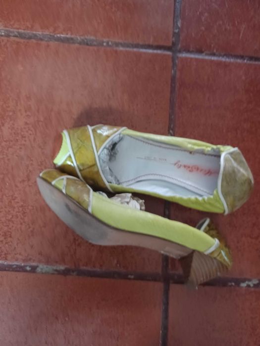 Sapatos de senhora de verão