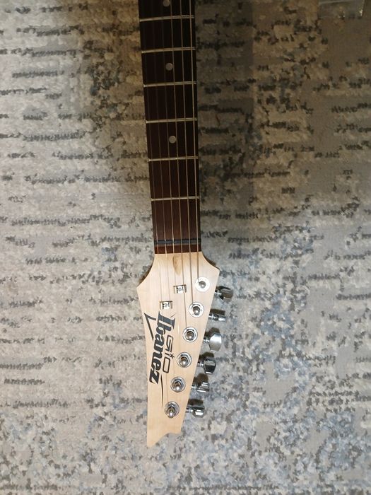Ibanez - Czerwony Stratocaster, GRX40-CA i pokrowiec thomann