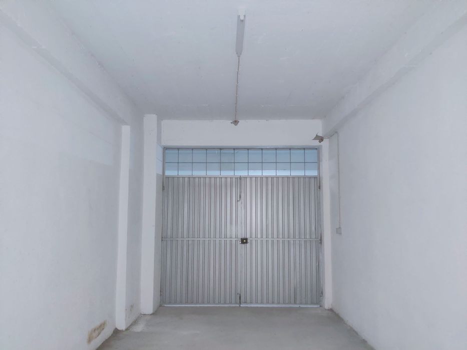 Arrenda-se garagem em Entroncamento numa zona central