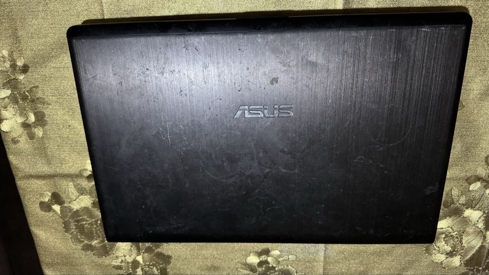 Ноутбук Асус в неплохом состоянии