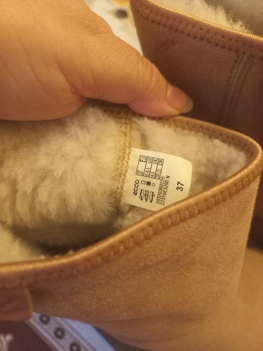 Ботинки  ЕССО. Нові.  Розмір 37. Колір  карамель