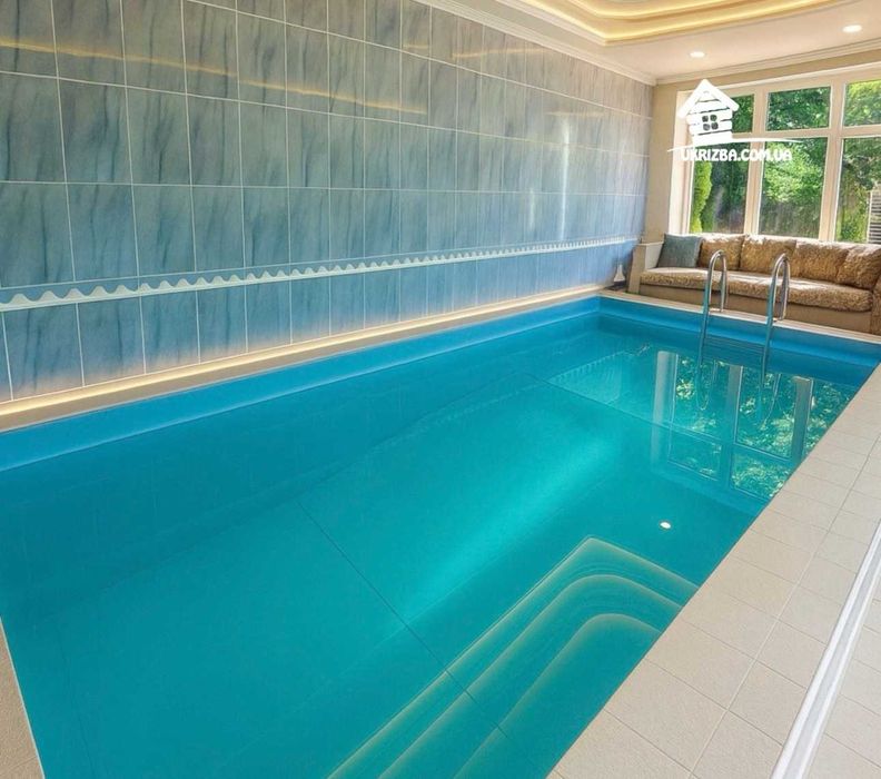 Київ. Будинок 300 кв., Басейн з підігрівом , сауна. до 15 осіб.