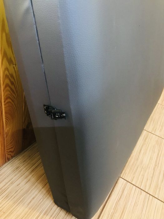 Массажная кушетка.