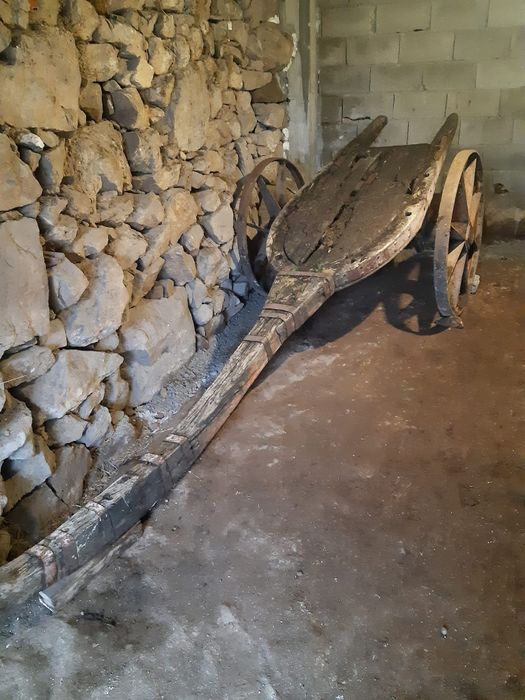 Carro de bois em madeira