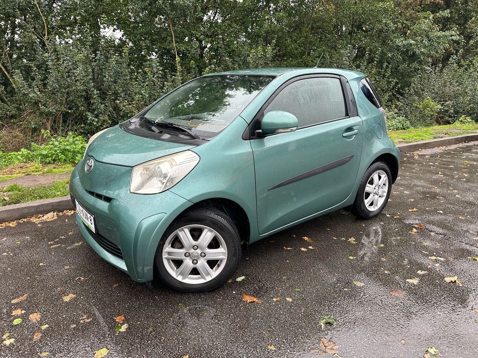 Toyota iQ