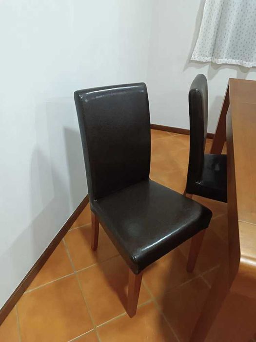 Mesa extensível + 4 cadeiras