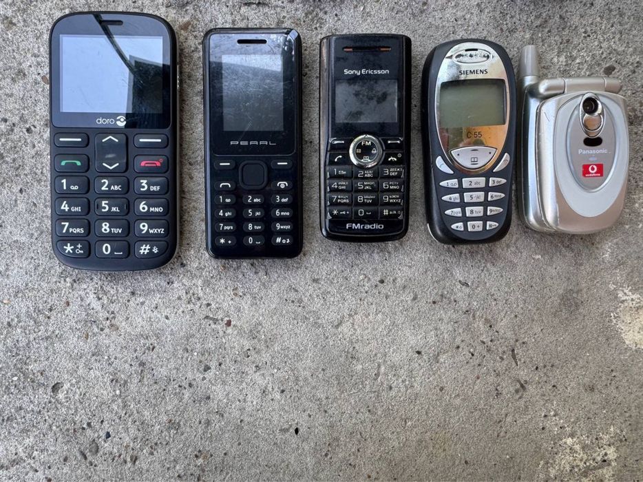 Старенькі кнопочні телефони-не дорого