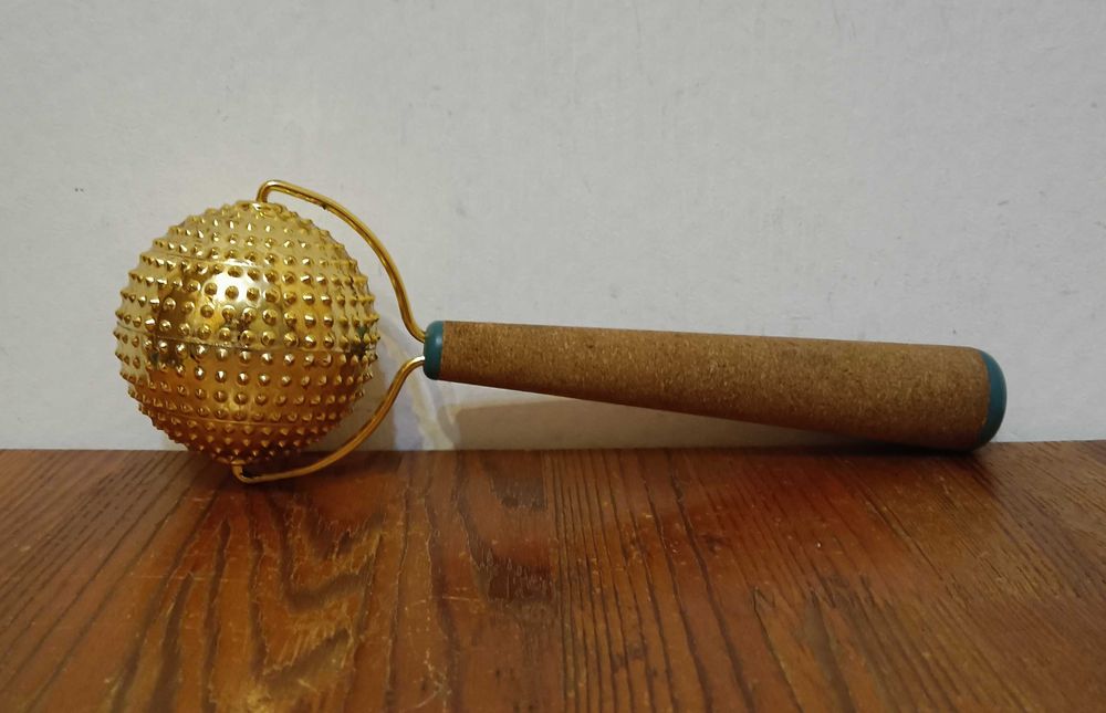 массажер массажный ролик шарик-ежик с пробковой ручкой