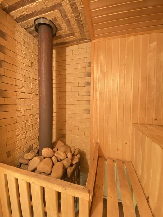 Просторий будинок з ремонтом, меблями та зручним розташуванням