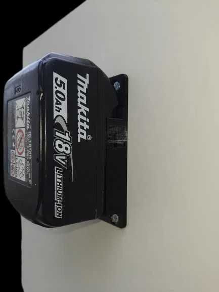 Uchwyt, wieszak na akumulator Makita. 18v