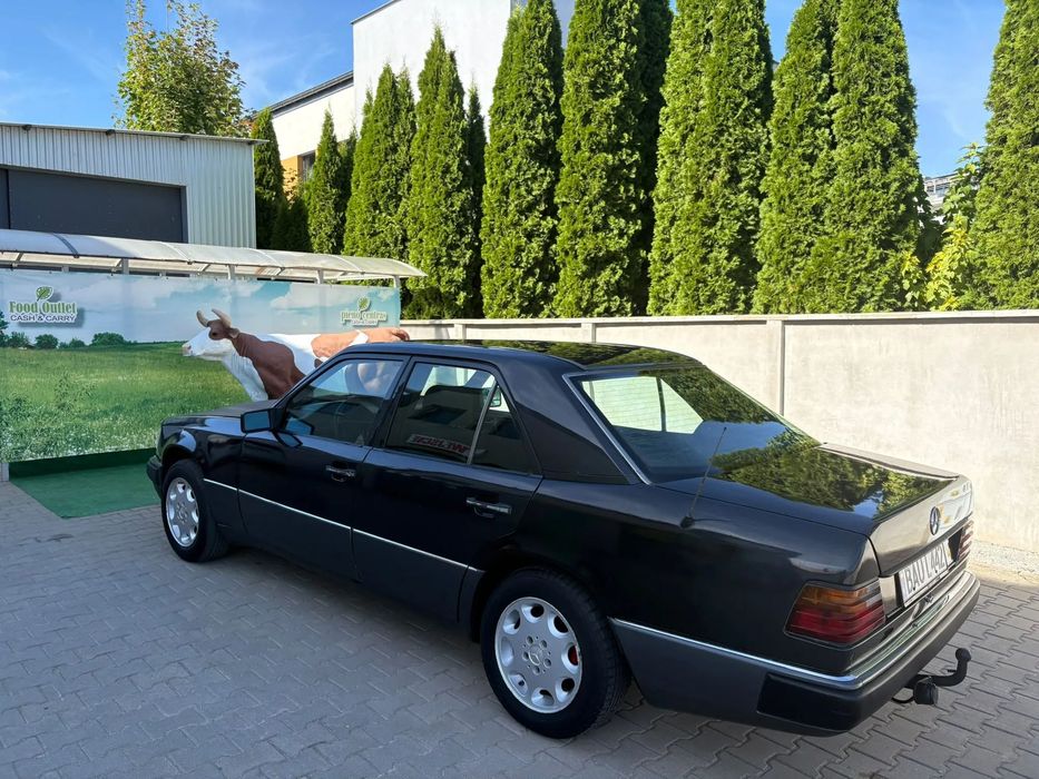 Mercedes-Benz W124